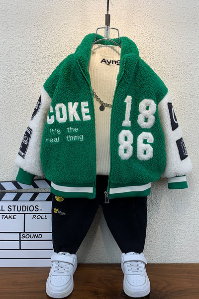 Gyermek sarki kabát fiúknak hímzett felirattal