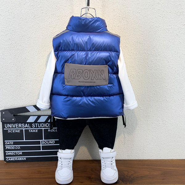 Meleg gyerekmellény nagy zsebekkel fiúknak