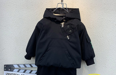 Gyerek kabát kapucnival fiúknak - fekete színű