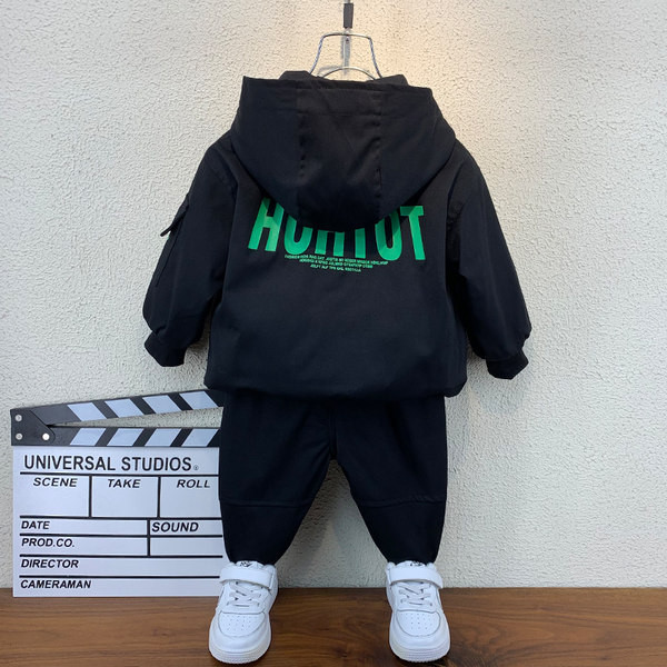 Gyerek kabát kapucnival fiúknak - fekete színű