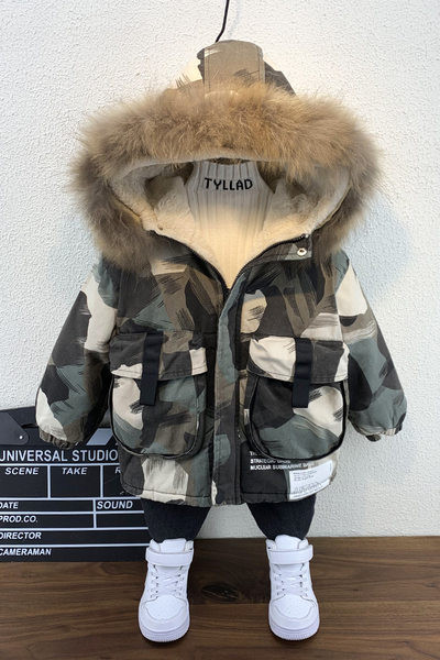 Gyermek terepszínű kabát kapucnival