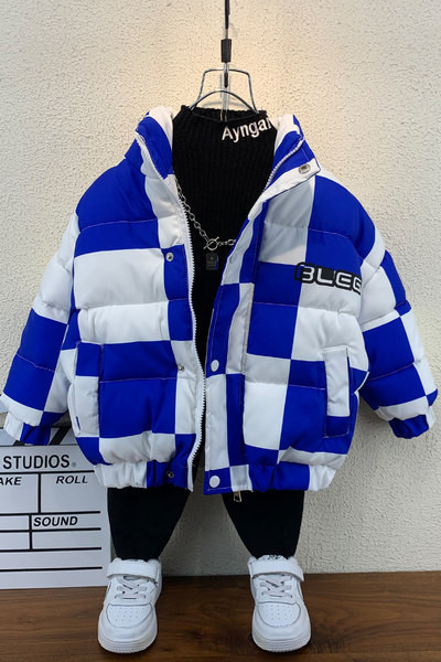 Napi gyerekkabát gombokkal és magas gallérral