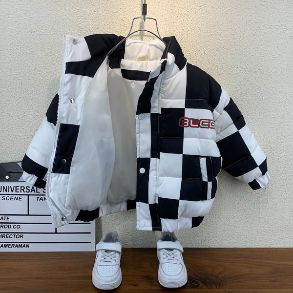 Napi gyerekkabát gombokkal és magas gallérral