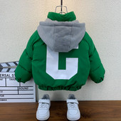 Új modell téli kabát kapucnival és mintával fiúknak