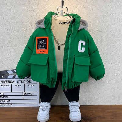 Új modell téli kabát kapucnival és mintával fiúknak