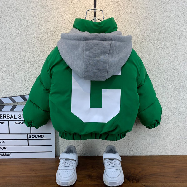 Új modell téli kabát kapucnival és mintával fiúknak