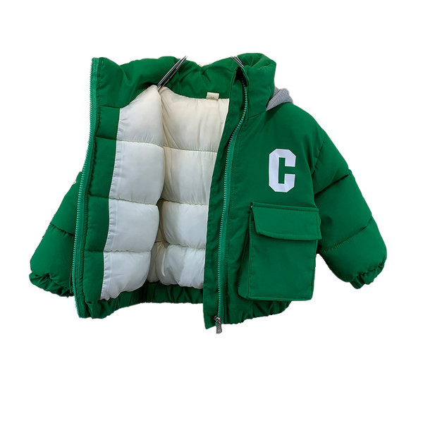 Új modell téli kabát kapucnival és mintával fiúknak