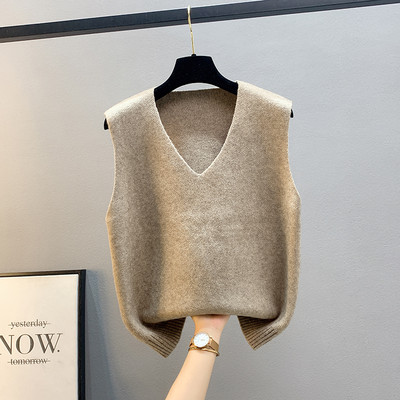 Kötött női mellény vékony kötésből, spitz nyakkivágással