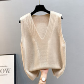 Kötött mellény vékony kötésből, spitz nyakkivágással