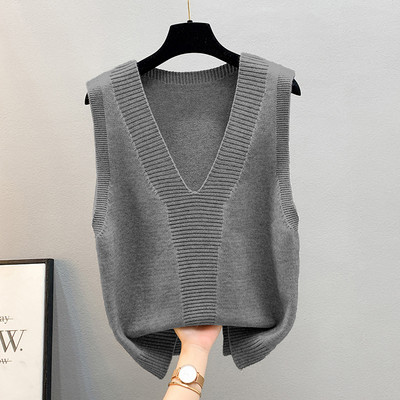 Kötött mellény vékony kötésből, spitz nyakkivágással