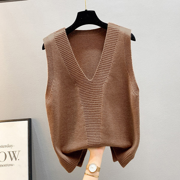 Kötött mellény vékony kötésből, spitz nyakkivágással