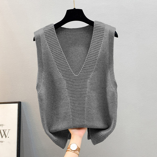 Kötött mellény vékony kötésből, spitz nyakkivágással