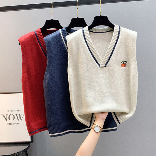 Γιλέκο φθινοπώρου-χειμώνα από λεπτό πλέξιμο με λαιμόκοψη