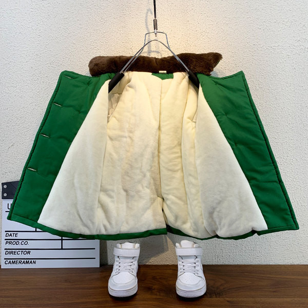 Gyermek téli kabát poláros béléssel és gombos rögzítéssel