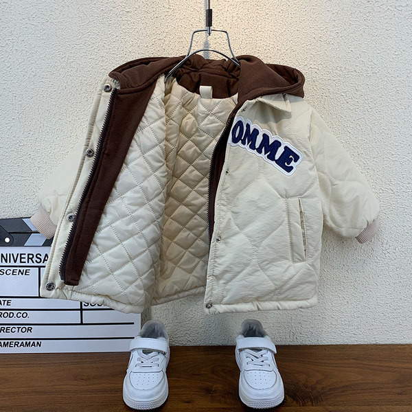 Új modell gyerekkabát felirattal és kapucnival