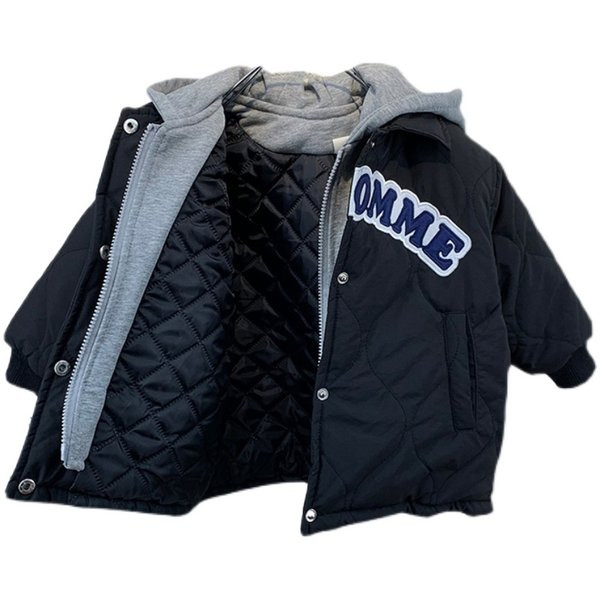 Új modell gyerekkabát felirattal és kapucnival