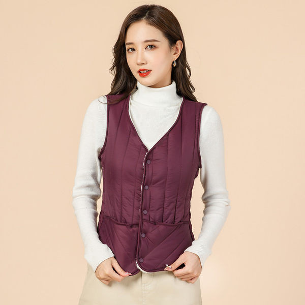 Alkalmi női mellény gombokkal és V-nyakkal