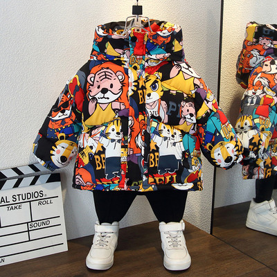 Színes gyerekkabát magas gallérral