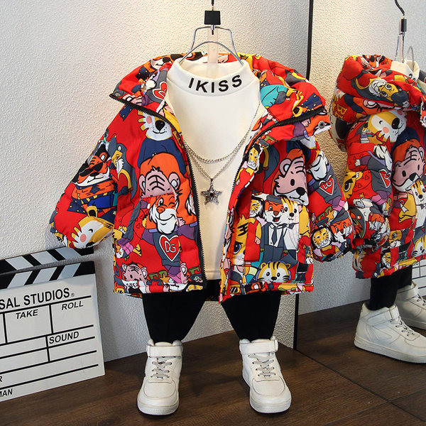 Színes gyerekkabát magas gallérral