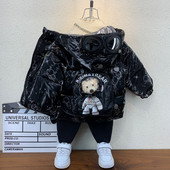 Gyermek téli kabát színes rátéttel a hátán és a kapucniján