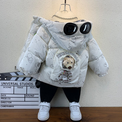 Gyermek téli kabát színes rátéttel a hátán és a kapucniján