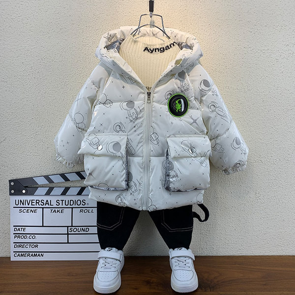 Gyermek téli kabát színes rátéttel a hátán és a kapucniján