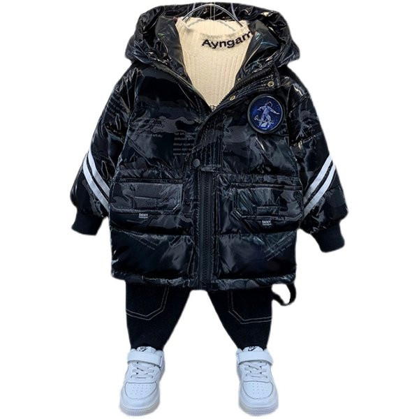 Gyermek téli kabát színes rátéttel a hátán és a kapucniján