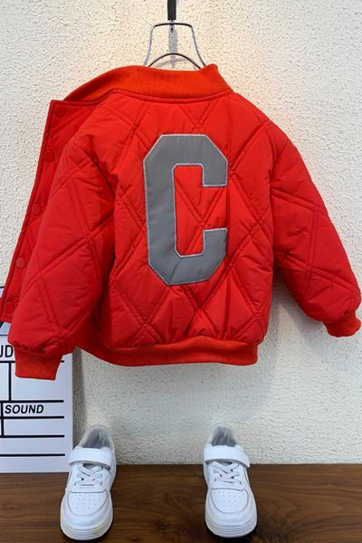 Gyermek baseball kabát hátoldalán hímzéssel