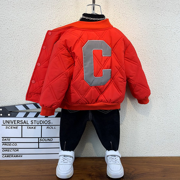 Gyermek baseball kabát hátoldalán hímzéssel