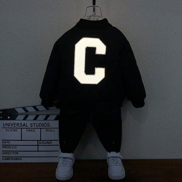 Gyermek baseball kabát hátoldalán hímzéssel