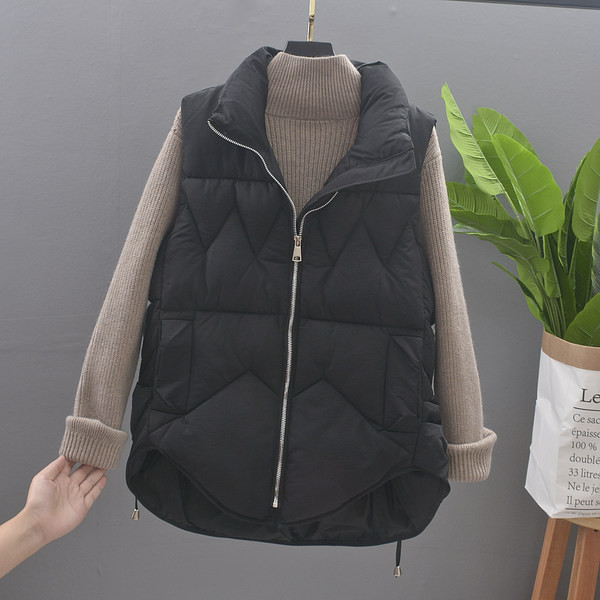 Aszimmetrikus női mellény steppelt hatással