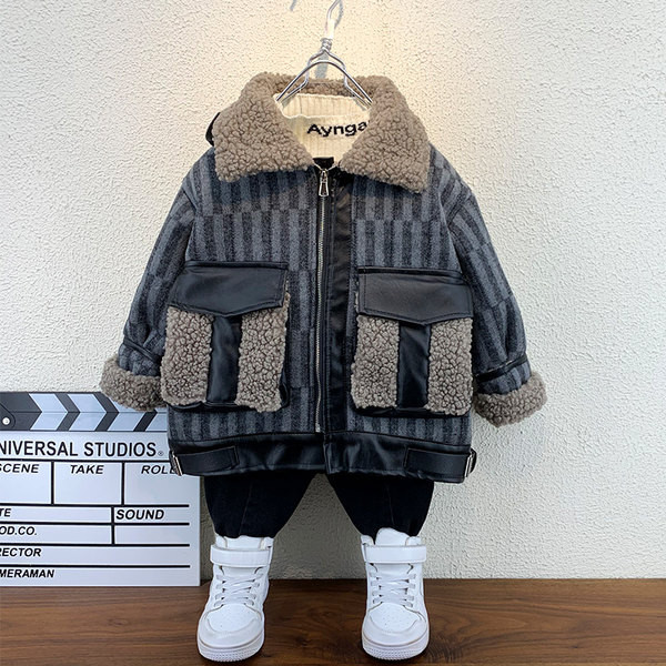 Új modell gyerekkabát meleg béléssel és zsebekkel