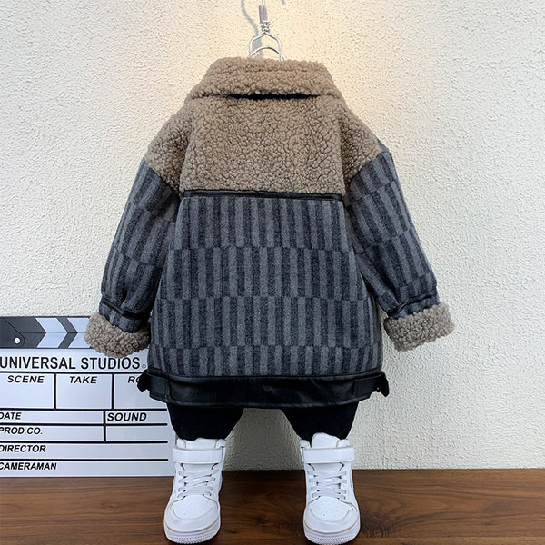 Új modell gyerekkabát meleg béléssel és zsebekkel