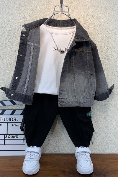 Gyermek farmerdzseki hátul rátéttel