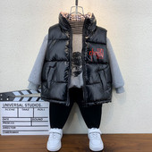 Laste vabaajavest kõrge krae ja lukuga musta värvi