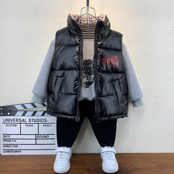 Laste vabaajavest kõrge krae ja lukuga musta värvi