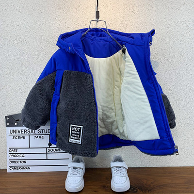 Meleg téli kabát polár és kapucni részekkel