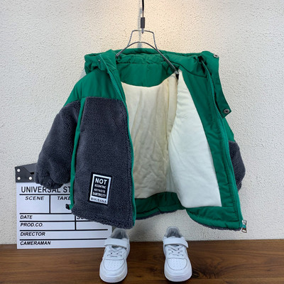 Meleg téli kabát polár és kapucni részekkel