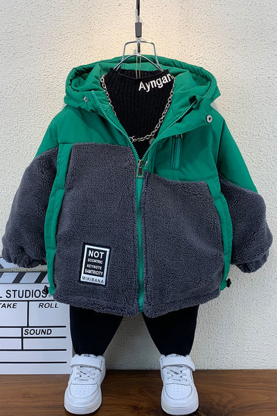 Meleg téli kabát polár és kapucni részekkel