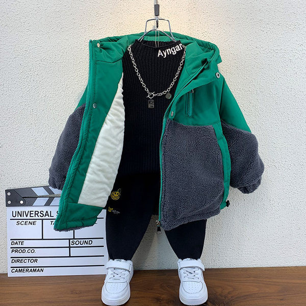 Meleg téli kabát polár és kapucni részekkel