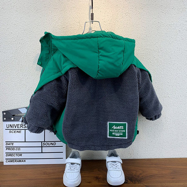 Meleg téli kabát polár és kapucni részekkel