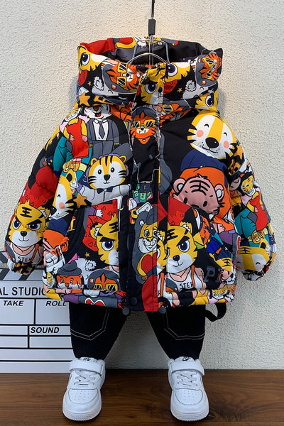 Új modell gyerekkabát színes rátéttel és kapucnival fiúknak