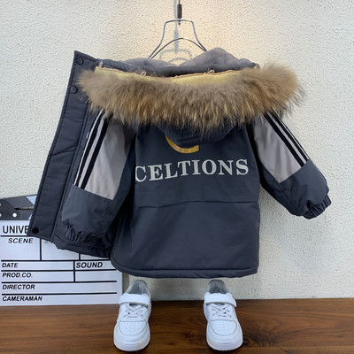 Téli gyerekdzseki kapucnival, hátul rátéttel