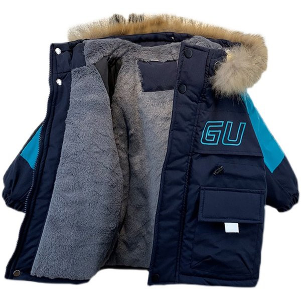 Téli gyerekdzseki kapucnival, hátul rátéttel