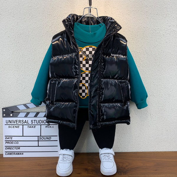 Gyermek sport téli mellény magas gallérral és felirattal