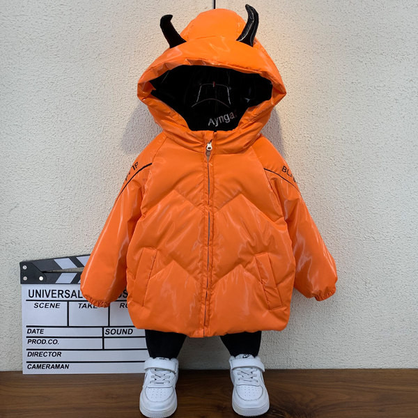 Gyermek téli kabát fényes hatással és 3D elemmel