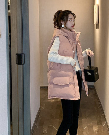 Naiste kapuutsi ja nööpidega vest