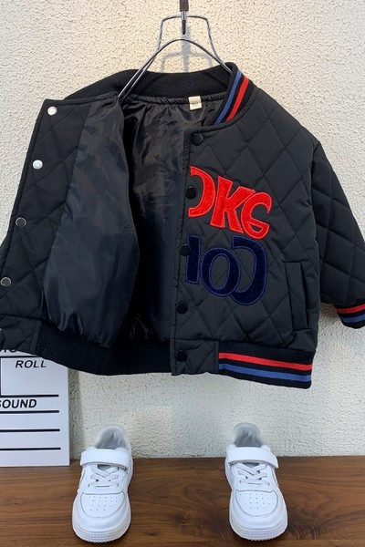 Gyermek őszi-téli kabát fiúknak steppelt hatással