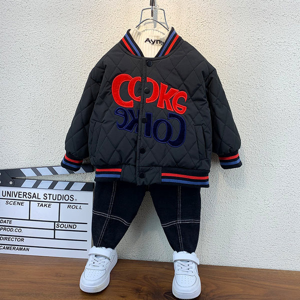 Gyermek őszi-téli kabát fiúknak steppelt hatással