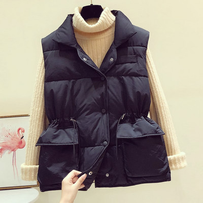 Kolmes värvitoonis taskute ja nööpidega naiste talvevest